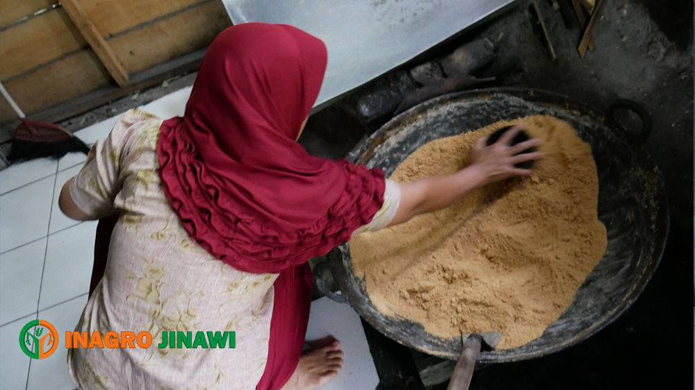 Proses pembuatan gula semut di petani